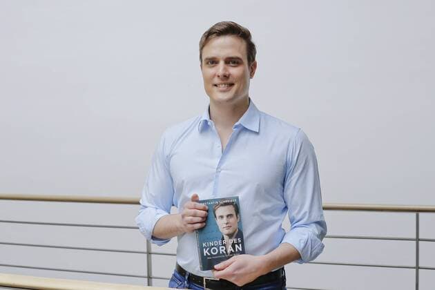 News Themen der Woche KW18 News Bilder des Tages 02.05.2019, Berlin, Deutschland - Buchvorstellung: Kinder des Koran - Was muslimische Schueler lernen von Constantin Schreiber. Foto: Constantin Schreiber, Fernsehjournalist und Autor des Buches, Kinder des Koran - Was muslimische Schueler lernen, erschienen im Ullstein-Econ Verlag. *** 02 05 2019 Berlin Germany Book presentation Children of the Koran What Muslim pupils learn from Constantin Schreiber Photo Constantin Schreiber TV journalist and author of the book Children of the Koran What Muslim pupils learn Published by Ullstein Econ Verlag