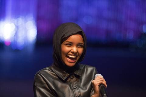 November 25, 2017 - Burnsville, MN, U.S.A - Halima Aden, who was in last year s competition and the first to compete in a Miss USA competition in a hijab and burkini, speaks to this year s pageant participants. Seven women this year are wearing a hijab in the competition. LEILA NAVIDI Ã¢â‚¬Â¢ leila.navidi@startribune.com ....BACKGROUND INFORMATION: Miss Minnesota USA pageant at the Ames Center in Burnsville on Saturday, November 25, 2017. Burnsville U.S.A. - ZUMAm42_ 20171125_zaf_m42_022 Copyright: xLeilaxNavidix