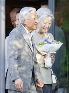 Ex-Emperor Akihito Former Japanese Emperor Akihito and his wife former Empress Michiko are pictured after visiting Tokyo Lawn Tennis Club on May 5, 2019, in their first public appearance since his abdication on April 30. 