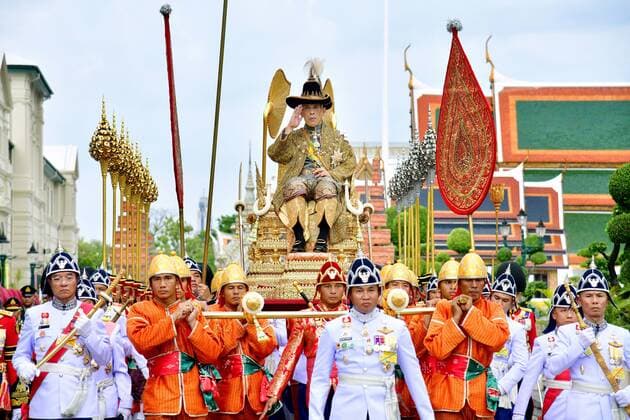 Entertainment Themen der Woche KW18 05-05-2019 Inhuldiging Thai King Maha Vajiralongkorn Bodindradebayavarangkun sits on a palanquin carried by royal guards during a procession to circle the city, offering the chance for people to pay homage as part of his coronation ceremony in Bangkok, Thailand  Copyright: xx