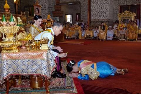 (190506) -- BANGKOK, May 6, 2019 -- Thai King Maha Vajiralongkorn pours sacred water on the head of Princess Bajrakitiyabha to grant new title and royal medals to her in Grand Palace, Bangkok, Thailand, on May 5, 2019. Thailand s newly crowned King Maha Vajiralongkorn on Sunday granted new titles to the members of the royal family after he was crowned in the Baisal Daksin Throne Hall of the Grand Palace in Bangkok on Saturday. Bureau of the Royal Household) THAILAND-BANGKOK-ROYAL FAMILY-TITLES RachenxSageamsak 