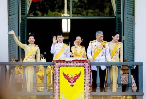 06-05-2019 Bangkok The king s daughter Thai Princess Sirivannavari Nariratana (L) and the king s son Prince Dipangkorn Rasmijoti (2-L), his older daughter Princess Bajrakitiyabha (C), Thai King Maha Vajiralongkorn Bodindradebayavarangkun (2-R) and Queen Suthida (R) as they wave to well-wishers from a balcony of the Suddhaisavarya Prasad Hall in the Grand Palace as part of the monarch s the royal coronation ceremony in Bangkok, Thailand,  Copyright: xPPEx
