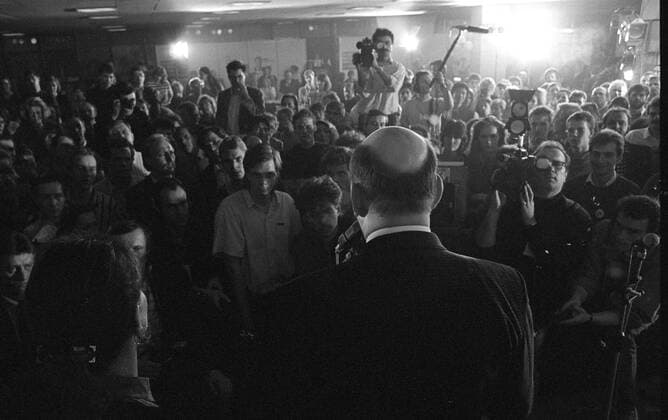 Volkskammerwahl 1990 DDR, Berlin, 18.03.1990, Wahlveranstaltung der SPD im Saalbau in Friedrichshain, Walter Momper, Â *** Peoples Chamber Election 1990 GDR Berlin 18 03 1990 Election Event of the SPD in the Saalbau in Friedrichshain Walter Momper Â