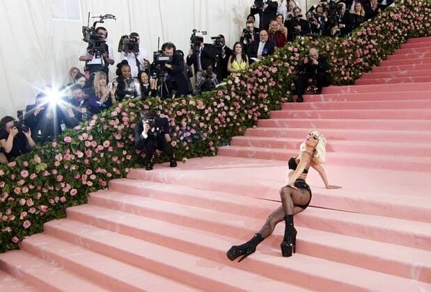 Entertainment Themen der Woche KW19 Entertainment Bilder des Tages Lady Gaga arrives on the red carpet at The Metropolitan Museum of Art s Costume Institute Benefit Camp: Notes on Fashion at Metropolitan Museum of Art in New York City on May 6, 2019.  NYP2019050502 JOHNxANGELILLO