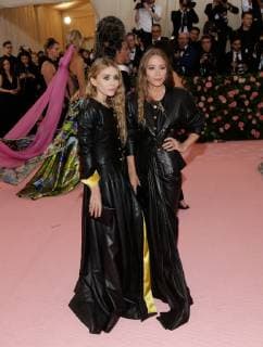 Ashley Olsen, Mary Kate Olsen arrive on the red carpet at The Metropolitan Museum of Art s Costume Institute Benefit Camp: Notes on Fashion at Metropolitan Museum of Art in New York City on May 6, 2019.  NYP20190506301 JOHNxANGELILLO