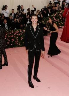 Shawn Mendes arrives on the red carpet at The Metropolitan Museum of Art s Costume Institute Benefit Camp: Notes on Fashion at Metropolitan Museum of Art in New York City on May 6, 2019.  NYP20190506315 JOHNxANGELILLO