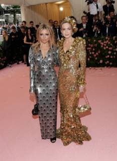 Sienna Miller, Emily Blunt arrive on the red carpet at The Metropolitan Museum of Art s Costume Institute Benefit Camp: Notes on Fashion at Metropolitan Museum of Art in New York City on May 6, 2019.  NYP20190506302 JOHNxANGELILLO