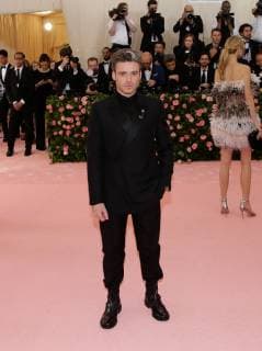 Richard Madden arrives on the red carpet at The Metropolitan Museum of Art s Costume Institute Benefit Camp: Notes on Fashion at Metropolitan Museum of Art in New York City on May 6, 2019.  NYP20190506241 JOHNxANGELILLO