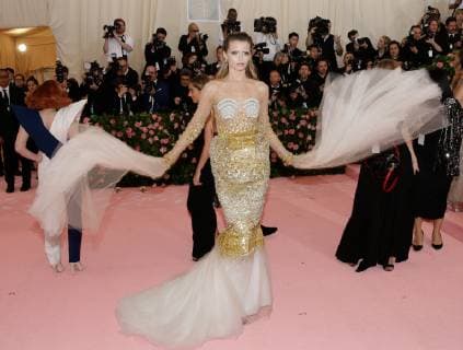 Abbey Lee Kershaw arrives on the red carpet at The Metropolitan Museum of Art s Costume Institute Benefit Camp: Notes on Fashion at Metropolitan Museum of Art in New York City on May 6, 2019.  NYP20190506282 JOHNxANGELILLO