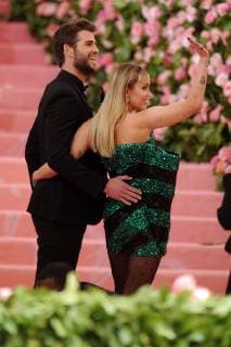 NEW YORK, NEW YORK - MAY 06: Liam Hemsworth and Miley Cyrus at The 2019 Met Gala Celebrating Camp: Notes on Fashion at Metropolitan Museum of Art on May 06, 2019 in New York City. Copyright: xJohnxPalmerx