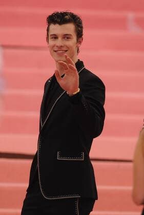 NEW YORK, NEW YORK - MAY 06: SHawn Mendes at The 2019 Met Gala Celebrating Camp: Notes on Fashion at Metropolitan Museum of Art on May 06, 2019 in New York City. Copyright: xJohnxPalmerx