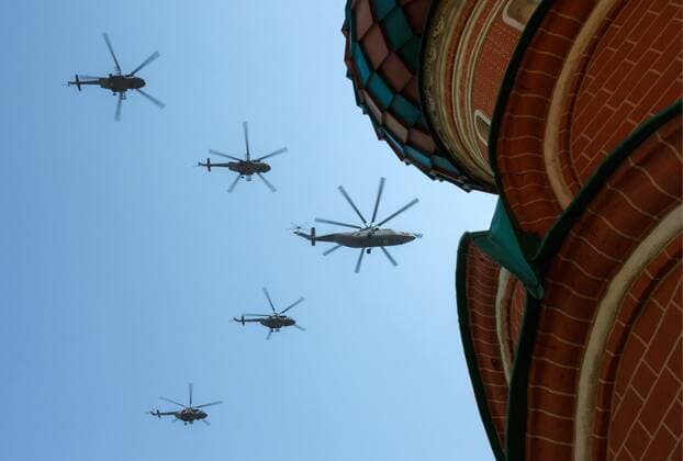 MOSCOW, RUSSIA - MAY 7, 2019: A Mil Mi-26 heavy transport helicopter and Mil Mi-8 combat helicopters fly in formation over Red Square during the dress rehearsal of a Victory Day air show marking the 74th anniversary of the victory over Nazi Germany in the 1941-45 Great Patriotic War, the Eastern Front of World War II. Olga Balashova Russian Defence Ministry Press Office TASS  TS0AAA55