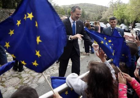 King Felipe VI of Spain (C) arrives to Yuste Monastery to attend the 13th edition of the Carlos V European Awards in Cuacos de Yuste, Spain, 09 May 2019. This year s award has been granted to the Cultural Routes of the Council of Europe. Carlos V European Awards !ACHTUNG: NUR REDAKTIONELLE NUTZUNG!  Copyright: xJavierxLizonx GRAF6578 20190509-636929996461600543
