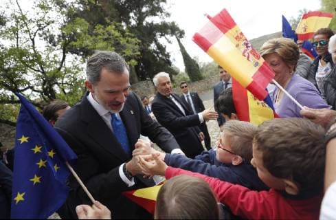 King Felipe VI of Spain (L) arrives to Yuste Monastery to attend the 13th edition of the Carlos V European Awards in Cuacos de Yuste, Spain, 09 May 2019. This year s award has been granted to the Cultural Routes of the Council of Europe. Carlos V European Awards !ACHTUNG: NUR REDAKTIONELLE NUTZUNG!  Copyright: xJavierxLizonx GRAF6574 20190509-636929997106837060