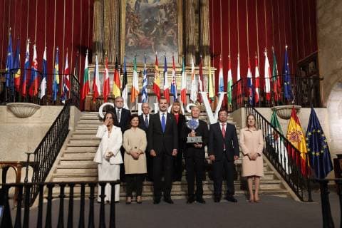 King Felipe VI (C) poses for a family picture during the 13th edition of the Carlos V European Award at Yuste Monastery in Cuacos de Yuste, Spain, 09 May 2019. This year s award has been granted to the Cultural Routes of the Council of Europe. Carlos V European Awards !ACHTUNG: NUR REDAKTIONELLE NUTZUNG!  Copyright: xJavierxLizonx GRAF6827 20190509-636930086208904178