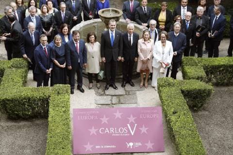 King Felipe VI (C) poses for a family picture during the 13th edition of the Carlos V European Award at Yuste Monastery in Cuacos de Yuste, Spain, 09 May 2019. This year s award has been granted to the Cultural Routes of the Council of Europe. Carlos V European Awards !ACHTUNG: NUR REDAKTIONELLE NUTZUNG!  Copyright: xJavierxLizonx GRAF6831 20190509-636930091318433920