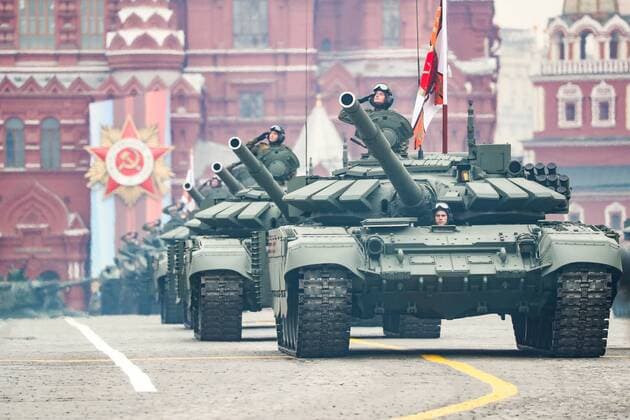 (190509) -- MOSCOW, May 9, 2019 (Xinhua) -- Russian T-72B3 battle tanks roll down on the Red Square for the Victory Day parade in Moscow, Russia, May 9, 2019. Russia marks the 74th anniversary of the victory over Nazi Germany in World War II here on May 9. (Xinhua Bai Xueqi) RUSSIA-MOSCOW-VICTORY DAY-PARADE 
