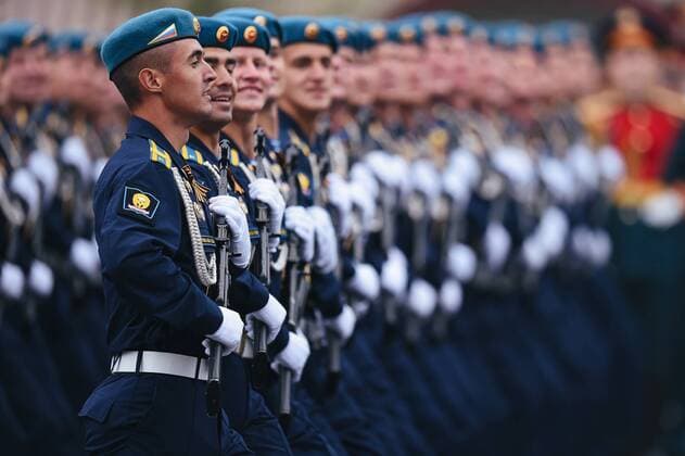 (190509) -- MOSCOW, May 9, 2019 (Xinhua) -- Soldiers march on the Red Square for the Victory Day parade in Moscow, Russia, May 9, 2019. Russia marks the 74th anniversary of the victory over Nazi Germany in World War II here on May 9. (Xinhua Evgeny Sinitsyn) RUSSIA-MOSCOW-VICTORY DAY-PARADE 