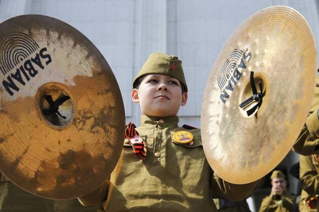 MOSCOW, RUSSIA - MAY 9, 2019: The Yunye Fanfary Rossii wind band perform outside the Victory Museum on Poklonnaya Gora during celebrations marking the 74th anniversary of Soviet victory in the 1941-1945 Great Patriotic War (part of WWII). Gavriil Grigorov TASS  TS0AAF90
