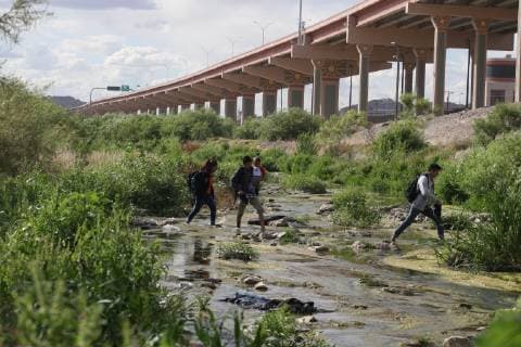 May 8, 2019 - Juarez-El Paso, Mexico - Migrants Cross The Rio Bravo To Surrender To The Border Patrol On The Border Ciudad Juarez El Paso Texas, on 8 May 2019. They cross approximately 700 migrants per day and are detained by the border patrol. The majority are families with their children in their arms. Juarez-El Paso Mexico  - ZUMAn230 20190508_zaa_n230_754 Copyright: xDavidxPeinadox