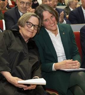 Frankfurt Oder 09 05 219 Audimax Europa Universitaet Viadrina Award of the Viadrina Prize to the Polish director and scriptwriter Agnieszka Holland for her commitment to European understanding in pictures the prizewinner Agnieszka Holland and the president of the Europa Universitaet Viadrina Prof Dr Julia von Blumenthal right