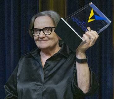 Frankfurt Oder 09 05 219 Audimax Europa Universitaet Viadrina Award of the Viadrina Prize to the Polish director and screenwriter Agnieszka Holland for her commitment to European understanding in the picture Agnieszka Holland with her prize