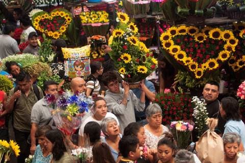 View of a crowded market due the buy of flowers before the Mother s Day in Mexico City, Mexico, on 10 May 2019. Flowers, clothes, perfume or chocolates are not now the wishes of the Mexican mothers who currently ask for time to rest and help in the housework as the best gifts. Rest and help are the gifts that the Mexican mothers want !ACHTUNG: NUR REDAKTIONELLE NUTZUNG!  Copyright: xMadlaxHartzx MEX1672 20190510-636931071055814726