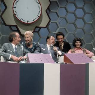 DALLI DALLI DR SEIDENTECHER Jury MONIKA SUNDERMANN Assistant to Rosenthal EKKEHARD FRITSCH Jury HANS ROSENTHAL BRIGITTE XANDER Jury Broadcast from 4 11 1971 Grimm441 Copyright: ArthurxGrimm UnitedArchives00659708