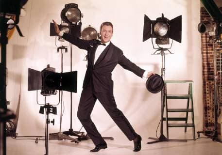 PETER ALEXANDER, Sänger, Schauspieler, Entertainer, Studioaufnahme mit Scheinwerfern, 50er Jahre. Portrait, Musik, Sänger, Schauspieler, Entertainer, 50er, *** PETER ALEXANDER singer actor entertainer studio recording with spotlights 50s portrait music singer actor entertainer 50s Copyright: ArthurxGrimm UnitedArchives00666417