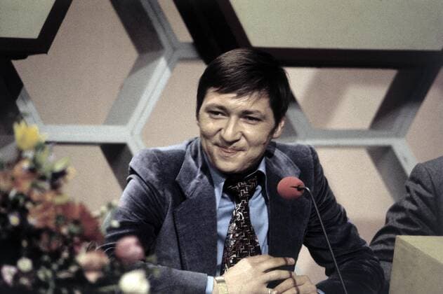 RAINER WERNER FASSBINDER young director RAINER WERNER FASSBINDER as strategy guest in the quiz show Dalli Dalli 1974 Copyright: ArthurxGrimm UnitedArchives00670488