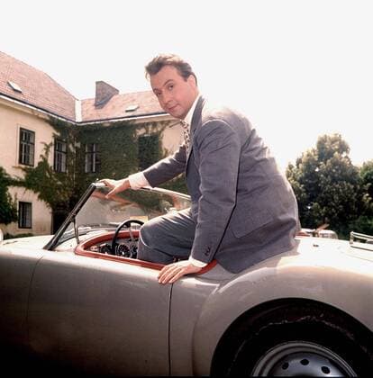 KRIMINALTANGO Der verarmte Sunnyboy Peter Mertens (PETER ALEXANDER) bricht in seine zum Verkauf stehende Villa ein, in der sich bereits ein paar Einbrecher einquartiert haben. Er gibt sich ihnen gebenüber als Kollege aus. Dem später eintreffenden Haushüter gibt er sich allerdings als Gentlemen aus..., MR Austria 1960 14.35 *** KRIMINALTANGO The impoverished Sunnyboy Peter Mertens PETER ALEXANDER breaks into his villa for sale in which a few burglars have already taken their quarters He surrenders to them as a colleague from The housekeeper who arrives later, however, he presents himself as a gentleman from MR Austria 1960 14 35 Copyright: ArthurxGrimm UnitedArchives00886260