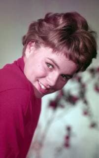 Die deutsche Schauspielerin und Sängerin Cornelia Froboess, Deutschland 1950er Jahre, Studioaufnahme für den Film: Wenn die Conny mit dem Peter, 1958. German actress and singer Cornelia Froboess, Studio Portrait, Film Still: Wenn die Conny mit dem Peter, 1958, Germany, 1950s., Deutschland *** The German actress and singer Cornelia Froboess Germany 1950s studio recording for the film Wenn die Conny with the Peter 1958 German actress and singer Cornelia Froboess studio portrait film Still Wenn die Conny with the Peter 1958 Germany 1950s Germany Copyright: ArthurxGrimm UnitedArchives02562265