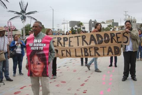 May 10, 2019 - Juarez-El Paso, Mexico - Relatives of missing victims held a protest, outside the offices of the investigative police as part of Mothers Day at Angel of Independence on May 10, 2019 in uarez, Mexico. Juarez-El Paso Mexico  - ZUMAn230 20190510_zaa_n230_877 Copyright: xDavidxPeinadox