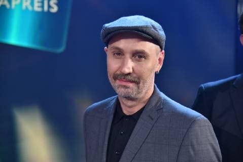 Editor Carsten Piefke, winner of the Editing Documentation for Berlin category, cleans at the award ceremony of the 29th German Camera Prize Cameramen and editors are honoured here for their outstanding performance