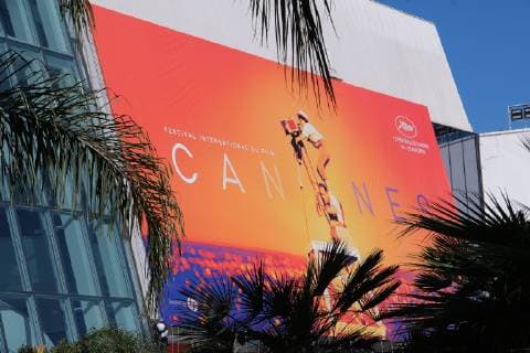 Entertainment Themen der Woche KW19 Entertainment Bilder des Tages 72eme festival International du Film de cannes. Installation de la bache avec l affiche sur le Palais. Mise en place bache sur devanture du Palais. 238996 2019-05-12 Provence-Alpes-Cote-d-Azur Cannes France _sans_perso  Copyright: xPhilippexFarjonx STAR_238996_017