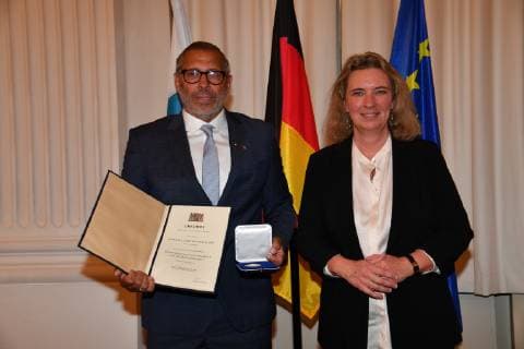 Kerstin Schreyer Minister of Social Affairs and William Hartwig Almer Jimmy Hartwig Award of the Social Medal Bavarian State Medal for Social Services Max Joseph Saal Residence Munich 13 May 2019
