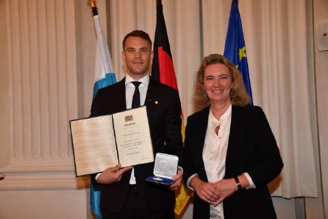 Manuel Neuer and Kerstin Schreyer Minister of Social Affairs Award of the Social Medal Bavarian State Medal for Social Services Max Joseph Saal Residence Munich 13 May 2019