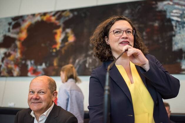 Politik Bundestag SPD Sitzung SPD-Fraktion im Deutschen Bundestag am Dienstag den 14. Mai 2019. Im Bild vlnr.: Finanzminster Olaf Scholz und die Fraktionsvorsitzende Andrea Nahles. 14.5.2019, Berlin *** Politics Bundestag SPD meeting SPD parliamentary group in the German Bundestag on Tuesday, May 14, 2019 In the picture from Finance Minister Olaf Scholz and parliamentary group leader Andrea Nahles 14 5 2019, Berlin