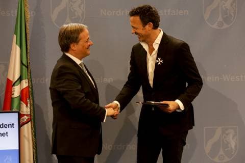14 05 2019, Düsseldorf NRW Minister President Armin Laschet awards the Order of Merit of the State of North Rhine-Westphalia to Till Brönner, Berlin Witten The internationally successful jazz trumpeter has been working for the Nordoff Robbins Music Therapy in Witten for more than 15 years