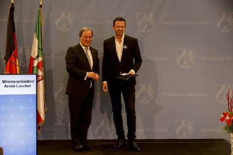 14 05 2019, Düsseldorf NRW Minister President Armin Laschet awards the Order of Merit of the State of North Rhine-Westphalia to Till Brönner, Berlin Witten The internationally successful jazz trumpeter has been working for the Nordoff Robbins Music Therapy in Witten for more than 15 years
