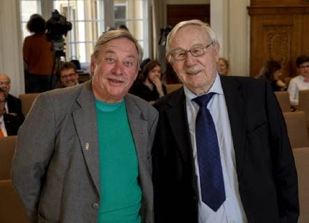 14 05 2019, Düsseldorf NRW Minister President Armin Laschet awards the Order of Merit of the State of North Rhine-Westphalia to Christoph Biemann and Armin Maiwald, Cologne For decades, the presenters of the programme with the mouse have succeeded in an impressive manner in bringing fundamenta