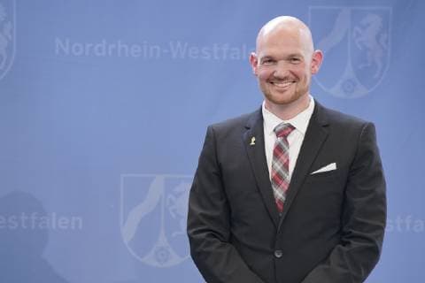 Dr Alexander Gerst, Cologne, astronaut, ISS, ESA, DLR, research mission Horizons Received the State Order of Merit from Prime Minister Armin Laschet CDU on 14 05 2019 in Düsseldorf It is one of the highest honours in North Rhine-Westphalia The state thus honours citizens for their extraordinary services and outstanding commitment to society from Düsseldorf NRW Germany