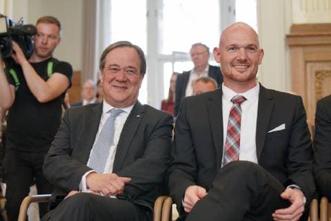 Dr Alexander Gerst, Cologne, astronaut, ISS, ESA, DLR, research mission Horizons Received the State Order of Merit from Prime Minister Armin Laschet CDU on 14 05 2019 in Düsseldorf It is one of the highest honours in North Rhine-Westphalia The state thus honours citizens for their extraordinary services and outstanding commitment to society from Düsseldorf NRW Germany