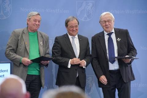 Christoph Biemann and Armin Maiwald, Cologne WDR, Programme mit der Maus Received the State Order of Merit from Prime Minister Armin Laschet CDU on 14 05 2019 in Düsseldorf It is one of the highest awards in North Rhine-Westphalia The state thus honours citizens for their extraordinary services and outstanding commitment to society from Düsseldorf NRW Germany