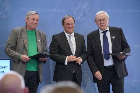 Christoph Biemann and Armin Maiwald, Cologne WDR, Programme mit der Maus Received the State Order of Merit from Prime Minister Armin Laschet CDU on 14 05 2019 in Düsseldorf It is one of the highest awards in North Rhine-Westphalia The state thus honours citizens for their extraordinary services and outstanding commitment to society from Düsseldorf NRW Germany