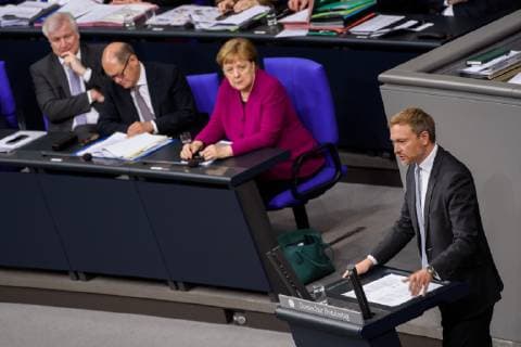 Bundestagsdebatte Debatte zum 70. Jahrestag des Grundgesetzes Deutschland, Berlin - 16 05 2019: Im Bild ist Christian Lindner (FDP) und im Hintergrund Angela Merkel, Olaf Scholz und Horst Seehofer (Bundesministerium des Innern, CSU) während der Debatte zum 70. Jahrestag des Grundgesetzes im Bundestag zu sehen. Berlin Bundestag Berlin Deutschland *** Bundestag debate Debate on the 70th anniversary of the Basic Law Germany, Berlin 16 05 2019 Christian Lindner FDP in the picture and Angela Merkel, Olaf Scholz and Horst Seehofer in the background Federal Ministry of the Interior, CSU during the debate on the 70th anniversary of the Basic Law in the Bundestag Berlin Bundestag Berlin Germany