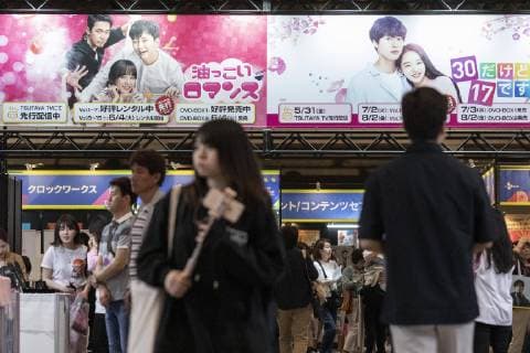 May 17, 2019 - Chiba, Japan - Visitors gather during the KCON 2019 Japan at Makuhari Messe Convention Center. The KCON aims to promote South Korea s culture including K-Pop, fashion, food, and tv shows in Japan. The culture festival is held from May 17 to 19. Chiba Japan - ZUMAm191 20190517_zap_m191_010 Copyright: xRodrigoxReyesxMarinx