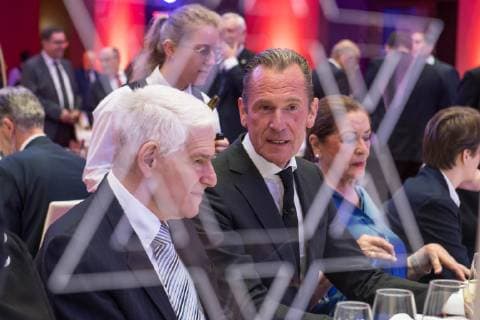Verleihung des Leo Baeck-Preises 2019 durch den Zentralrat der Juden in Deutschland am Donnerstag (16.05.19) in Berlin an den Vorstandsvorsitzenden des Axel-Springer-Konzerns, Mathias Doepfner (Döpfner). (Foto v.l.: Josef Schuster, Praesident des Zentralrats der Juden in Deutschland und Mathias Doepfner) Der Zentralrat der Juden ehrt Doepfner fuer sein jahrzehntelanges, ausserordentliches Engagement fuer die juedische Gemeinschaft und fuer den Staat Israel. Der mit 10.000 Euro dotierte Leo-Baeck-Preis ist die hoechste Auszeichnung des Zentralrats. Doepfner habe sich in zahlreichen Artikeln und Reden mit Antisemitismus in all seinen Formen in Deutschland auseinandergesetzt. Die Erinnerung an die Schoah und die daraus resultierende Verantwortung Deutschlands gegen jede Form von Intoleranz und fuer Israel seien ihm ein Herzensthema. (Sieh Copyright: epd-bild ChristianxDitsch EDITORIAL USE ONLY