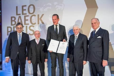 Verleihung des Leo Baeck-Preises 2019 durch den Zentralrat der Juden in Deutschland am Donnerstag (16.05.19) in Berlin an den Vorstandsvorsitzenden des Axel-Springer-Konzerns, Mathias Doepfner (Döpfner). (Foto v.l.: Abraham Lehrer, Vizepraesident des Zentralrat der Juden in Deutschland EDITORIAL USE ONLY