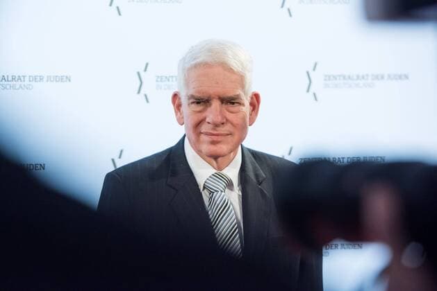 Verleihung des Leo Baeck-Preises 2019 durch den Zentralrat der Juden in Deutschland am Donnerstag (16.05.19) in Berlin an den Vorstandsvorsitzenden des Axel-Springer-Konzerns, Mathias Doepfner (Döpfner). (Foto: Josef Schuster, Praesident des Zentralrats der Juden in Deutschland) Der Zentralrat der Juden ehrt Doepfner fuer sein jahrzehntelanges, ausserordentliches Engagement fuer die juedische Gemeinschaft und fuer den Staat Israel. Der mit 10.000 Euro dotierte Leo-Baeck-Preis ist die hoechste Auszeichnung des Zentralrats. Doepfner habe sich in zahlreichen Artikeln und Reden mit Antisemitismus in all seinen Formen in Deutschland auseinandergesetzt. Die Erinnerung an die Schoah und die daraus resultierende Verantwortung Deutschlands gegen jede Form von Intoleranz und fuer Israel seien ihm ein Herzensthema. (Siehe epd-Bericht vom 17.05.2019 Copyright: epd-bild ChristianxDitsch EDITORIAL USE ONLY